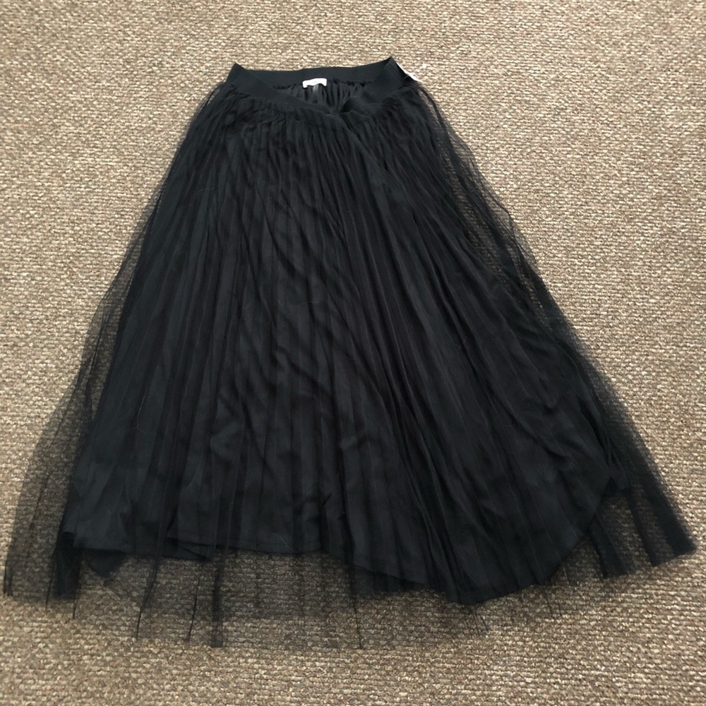 Black pleated tulle skirt, lined. Size M